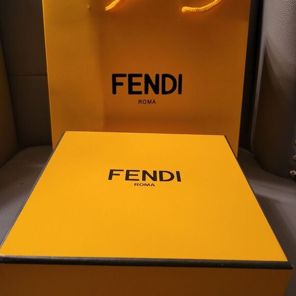 Authentic Reversible Fendi Belt 44 - Picture 3 of 8